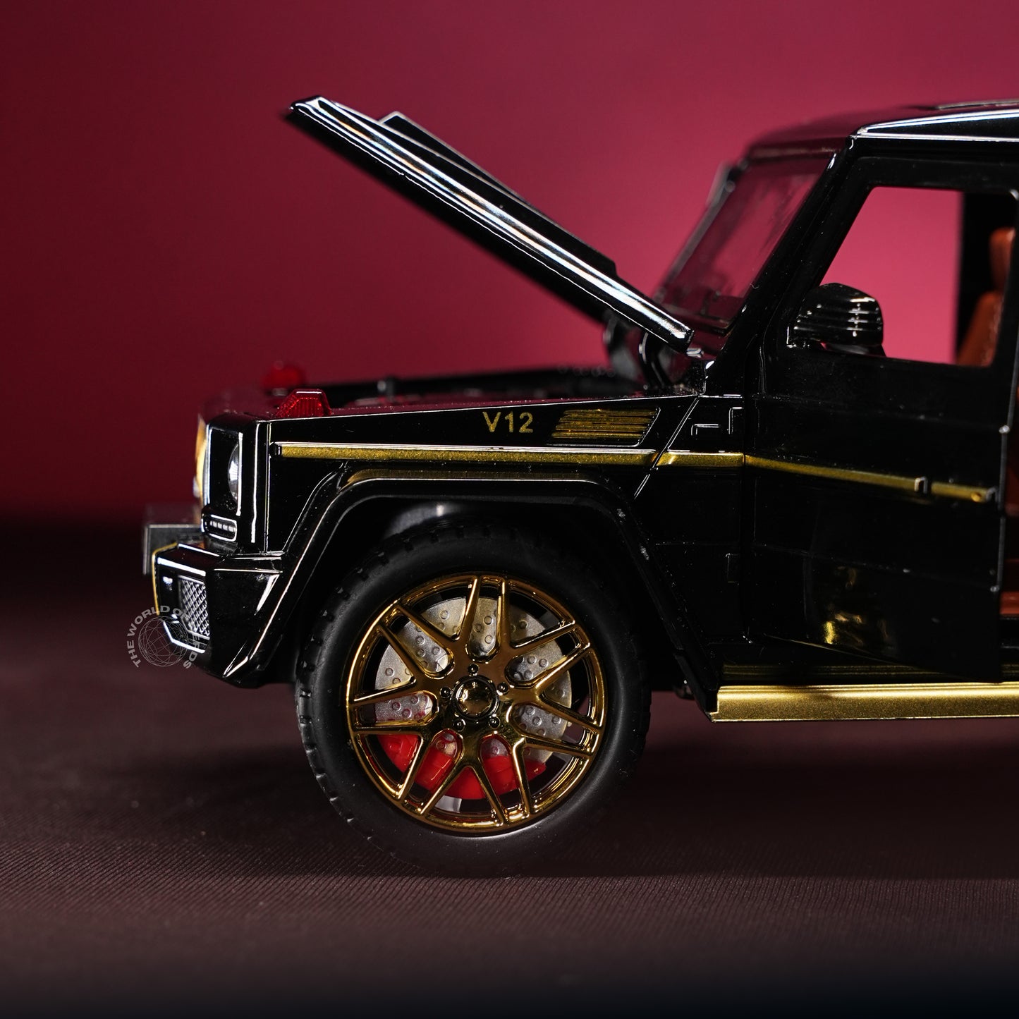 Luxury on Wheels: Black Mercedes-Benz G-Class Scale Car