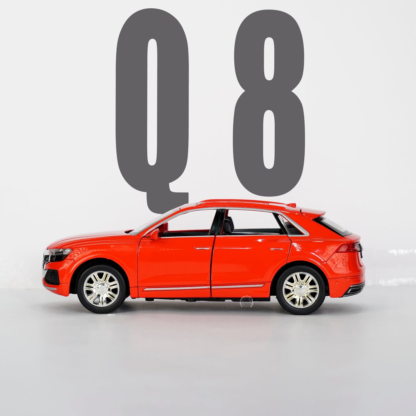 RED-AUDI Q8 SCALE - 1:24