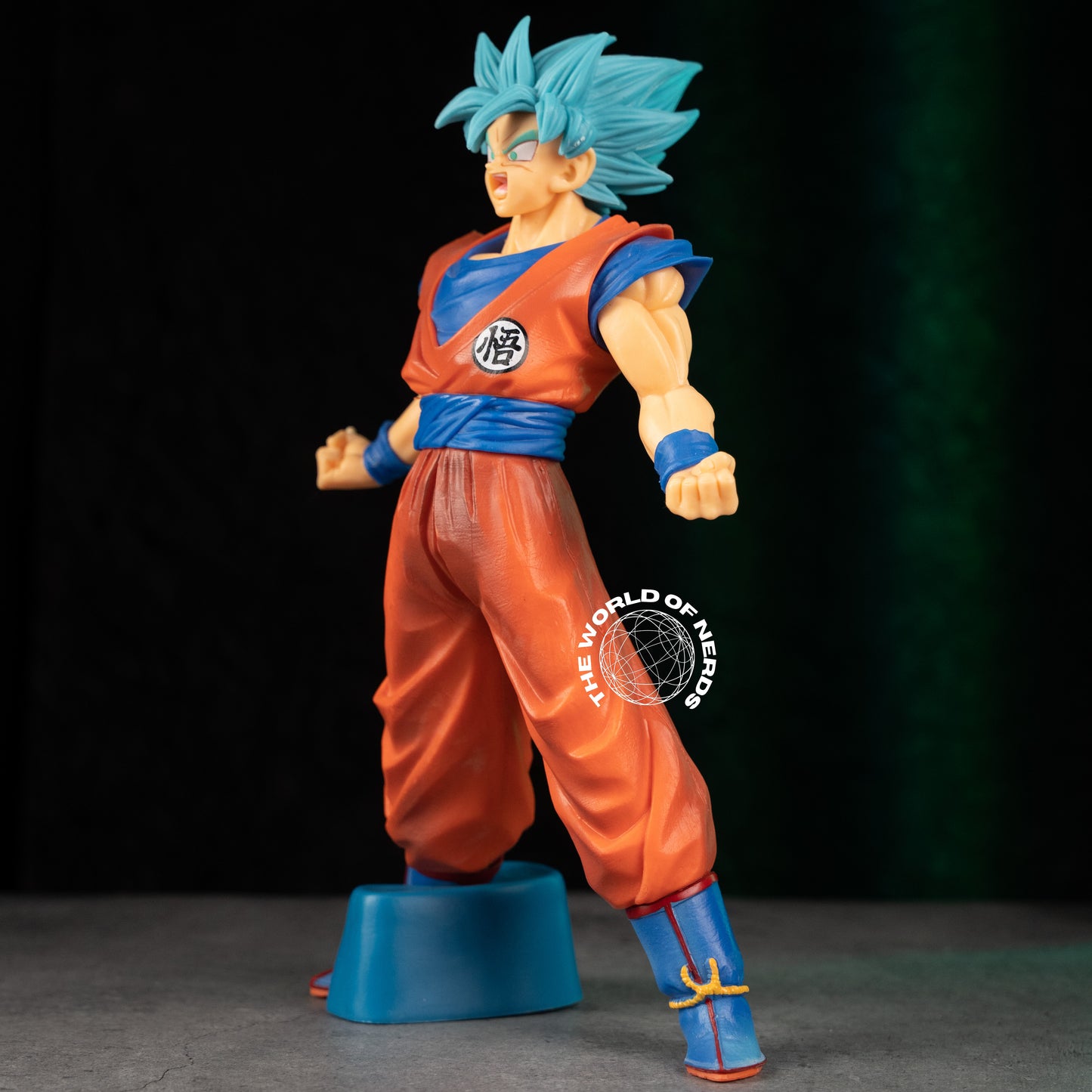 D1-GOGETA SS BLUE ACTION FIGURE