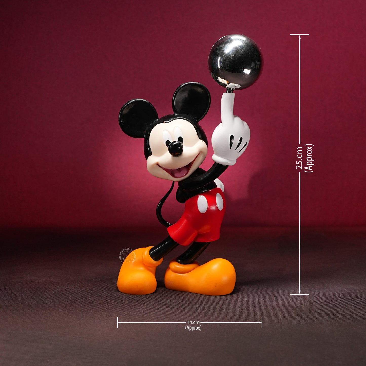 Disney Classic Mickey Mouse Signature Pose Edition Figure