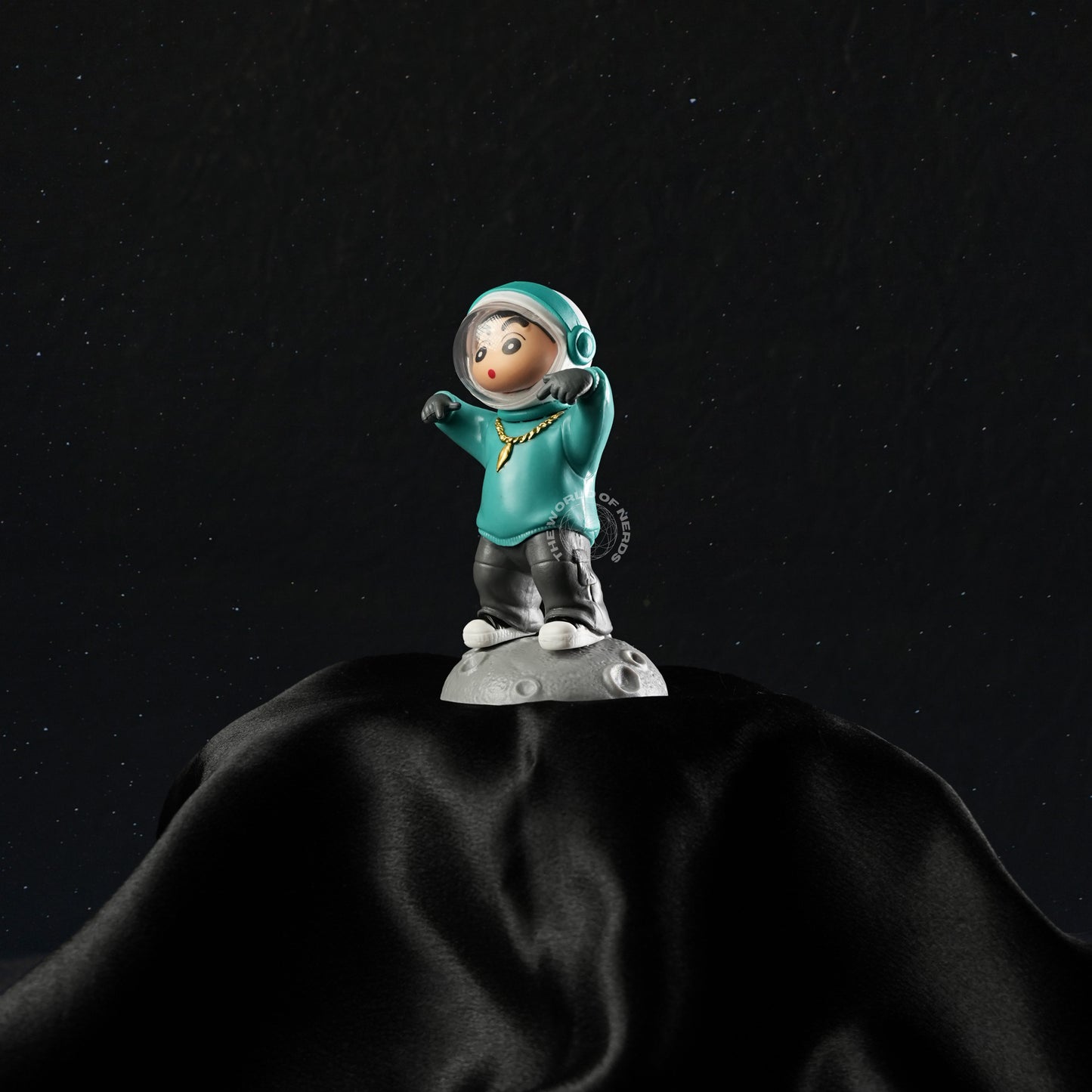 Shinchan Moon Dance Figurin