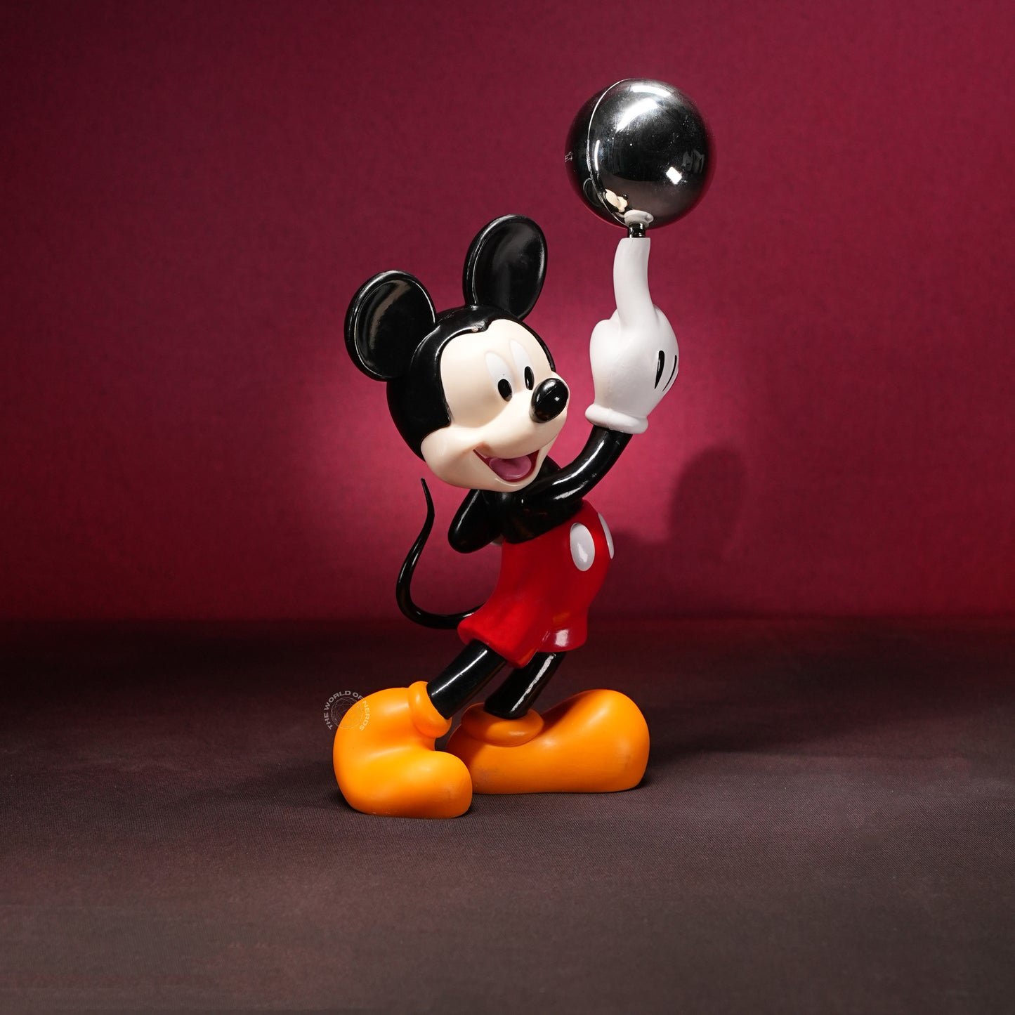 Disney Classic Mickey Mouse Signature Pose Edition Figure