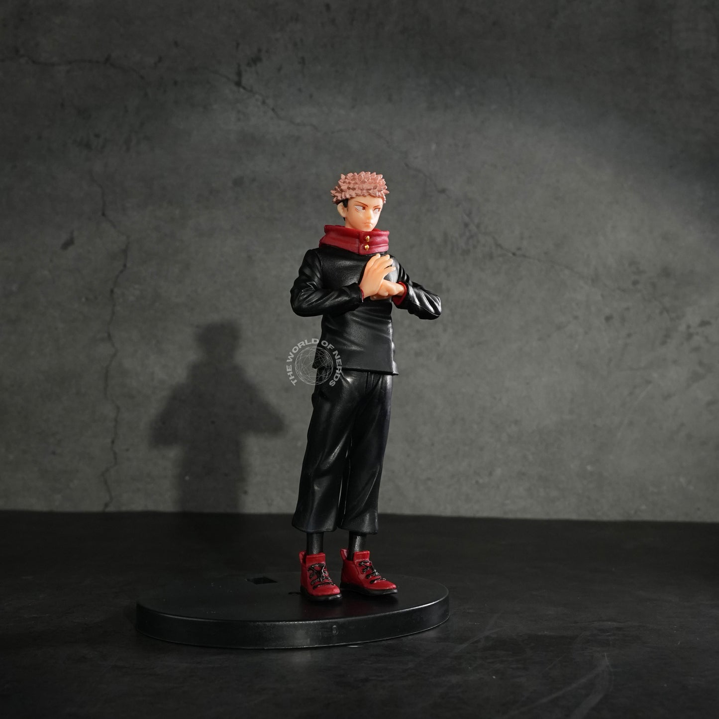 Jujutsu Kaisen Yuji Itadori Figure in Uniform Pose