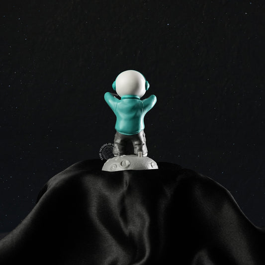 Shinchan Moon Dance Figurin