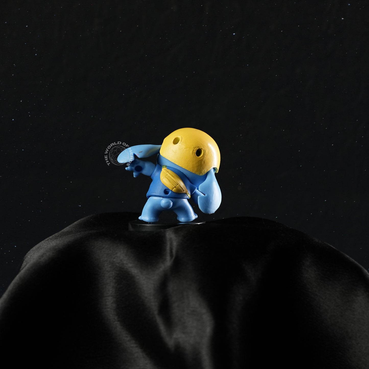 Stitch's Helmeted Havoc - The World Of Nerds