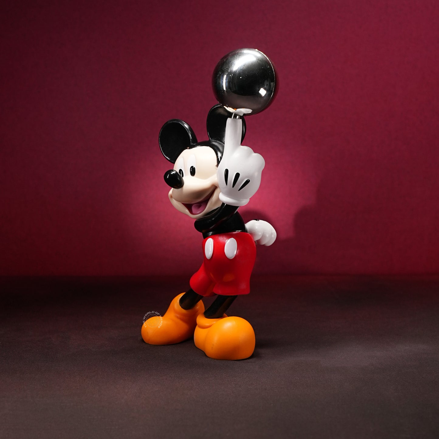 Disney Classic Mickey Mouse Signature Pose Edition Figure