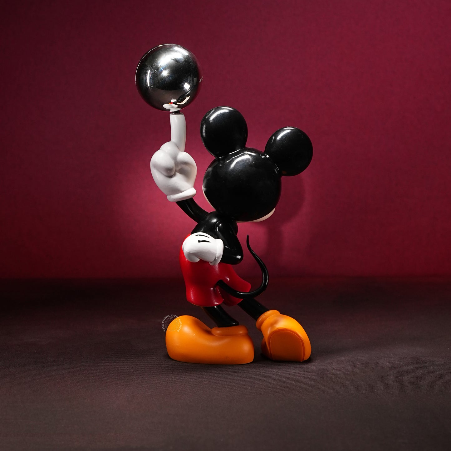Disney Classic Mickey Mouse Signature Pose Edition Figure