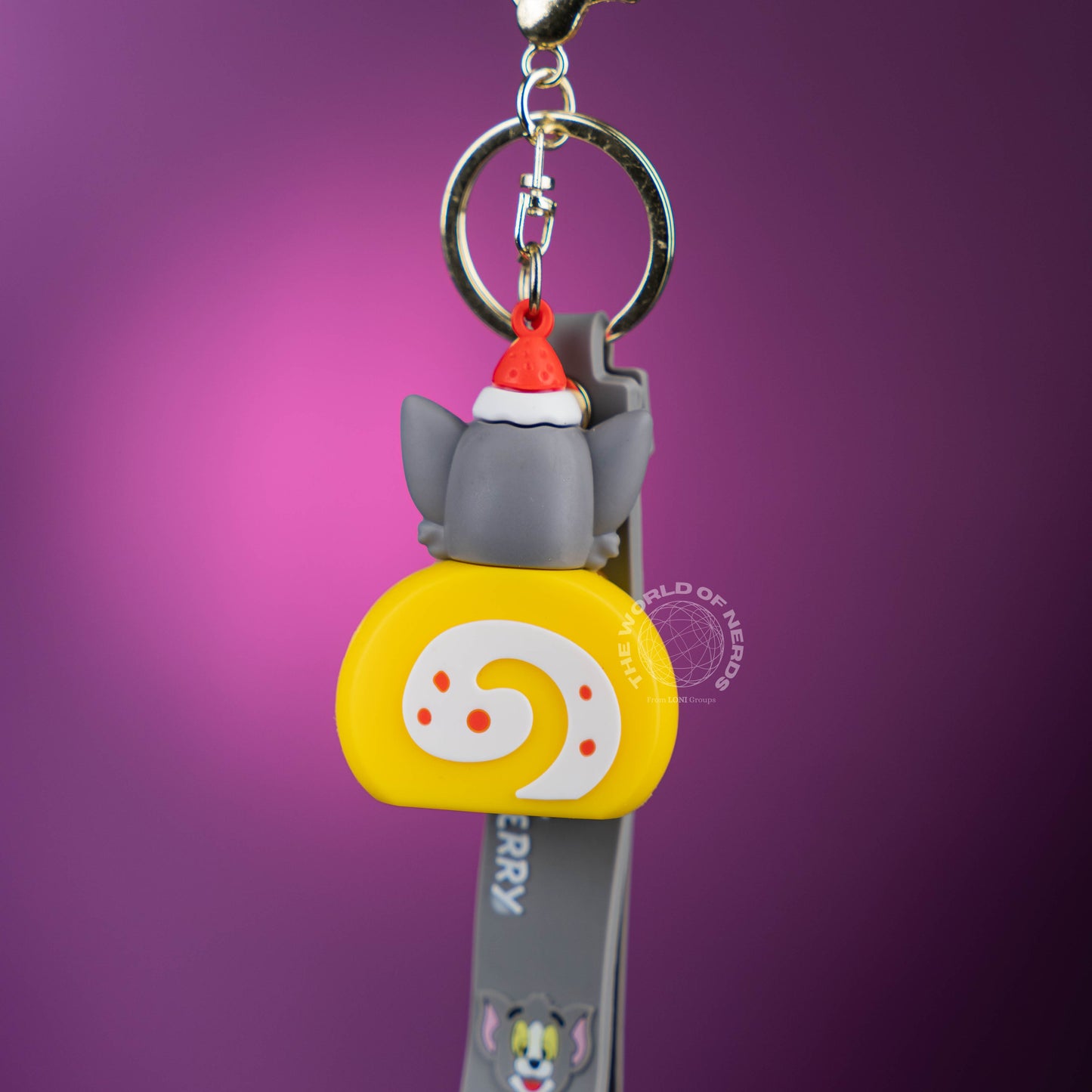 TOM INSIDE CAKE KEYCHAIN