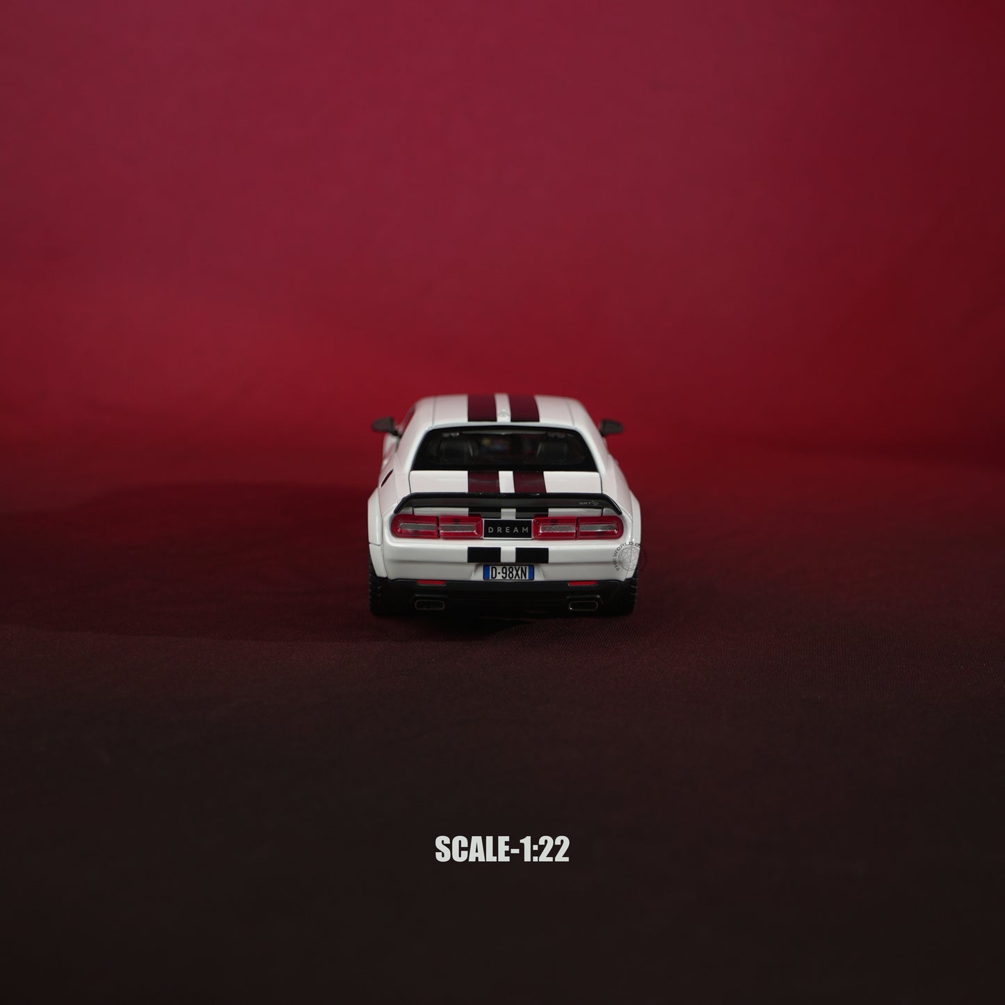 Dodge Challenger White Model Car - 1:22 Scale Diecast