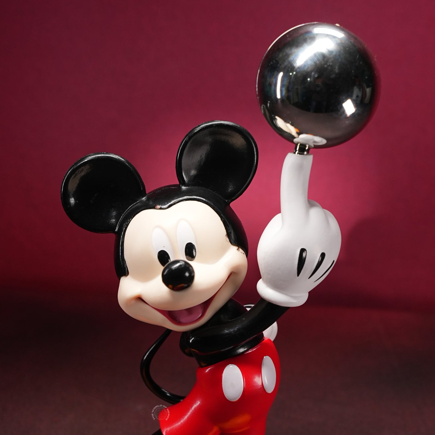 Disney Classic Mickey Mouse Signature Pose Edition Figure