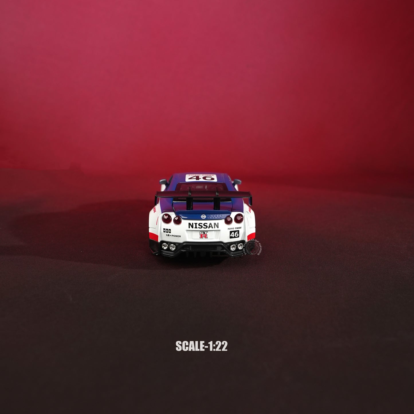 Nissan GT-R R35 White Model Car - 1:22 Scale Diecast