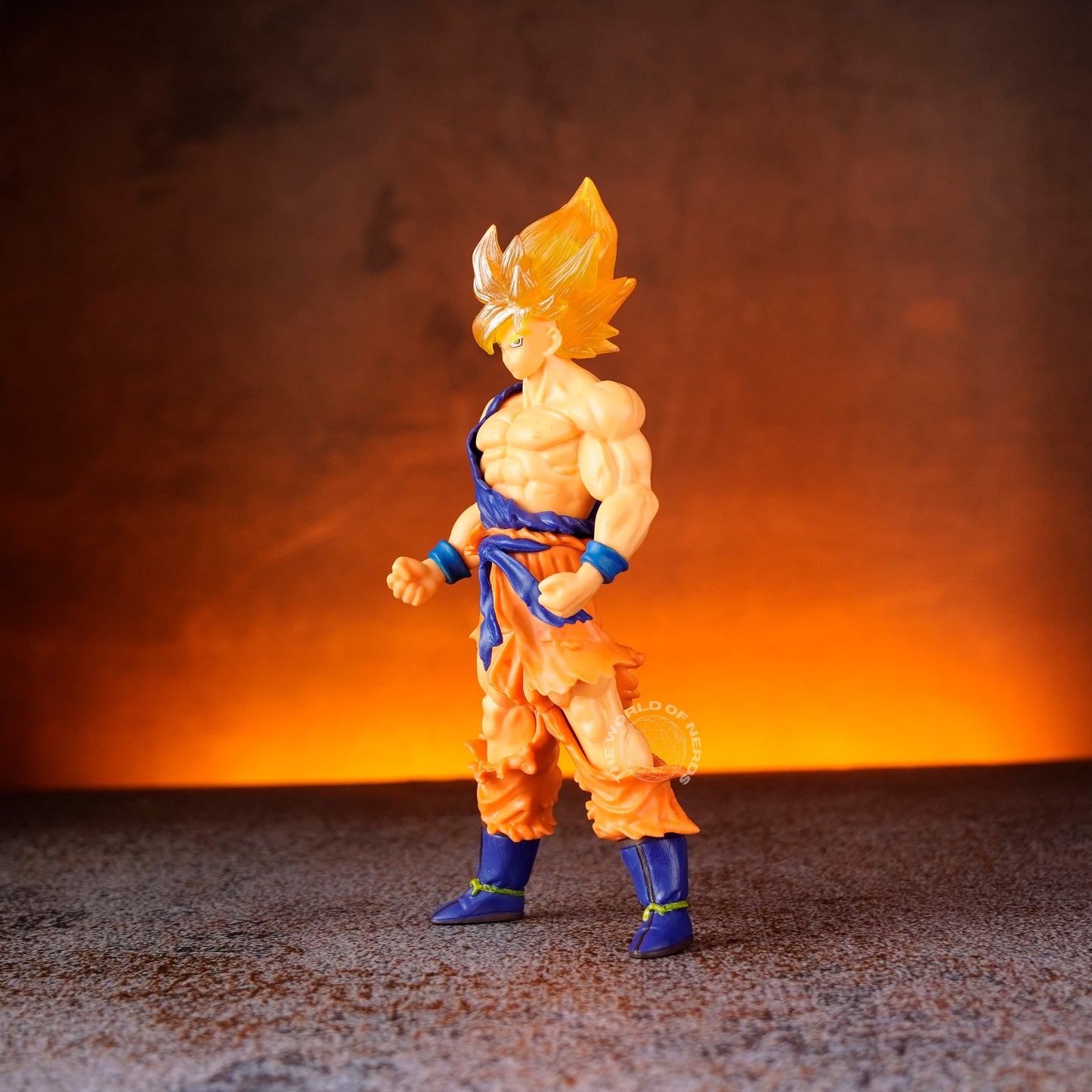 DRAGON BALL GOKU SUPER SAIYAN SELF STANDING ACTION FIGURE
