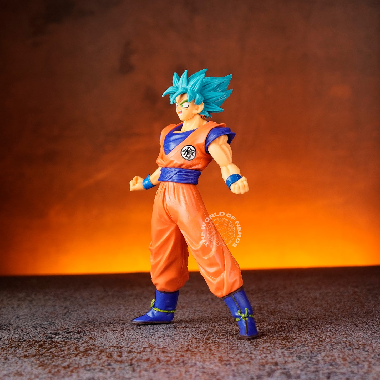 DRAGON BALL FAN COLLECTION GOKU SUPER SAIYAN GOD