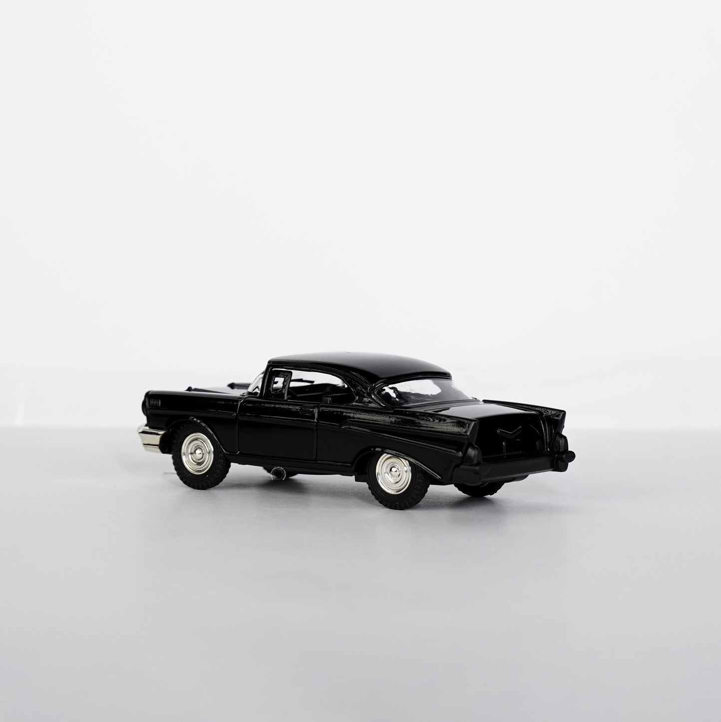BLACK-CHEVROLET BEL AIR CAR SCALE - 1:32