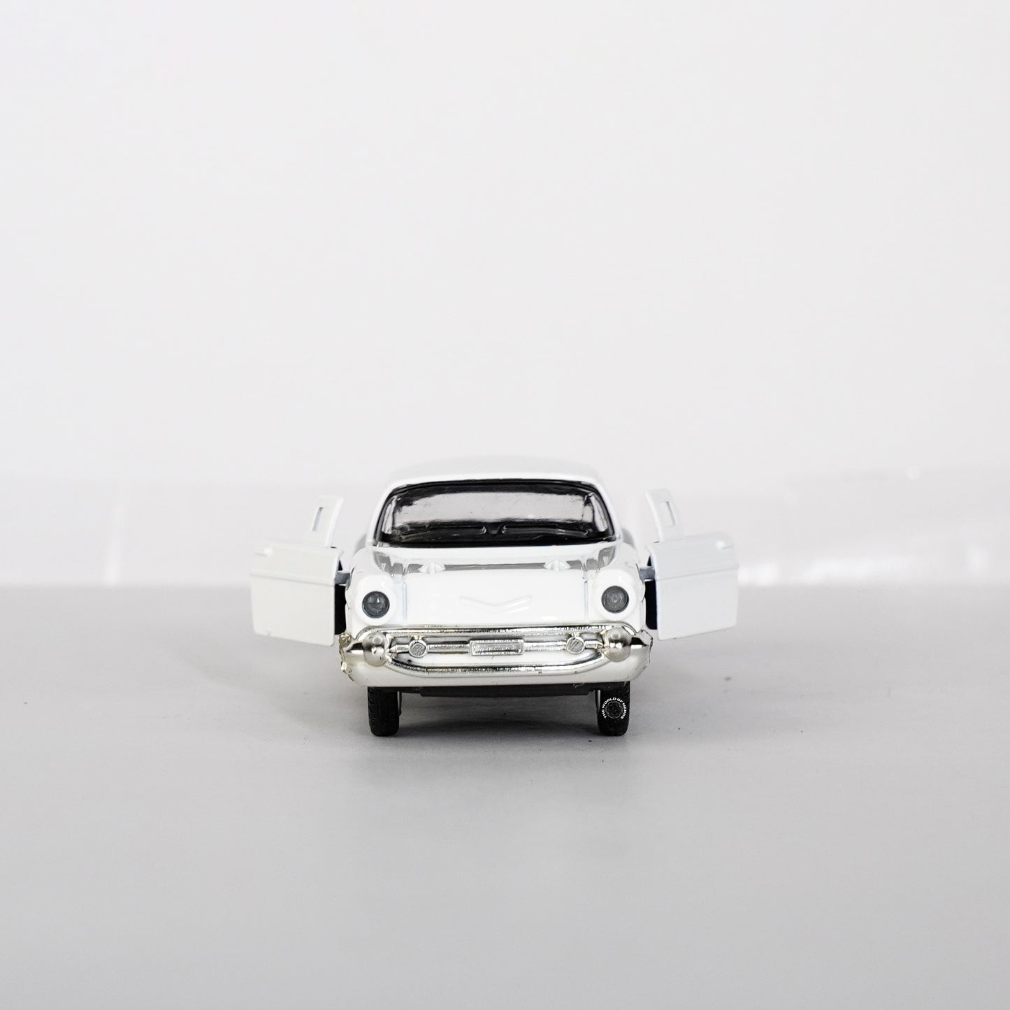 WHITE-CHEVROLET BEL AIR CAR SCALE - 1:32