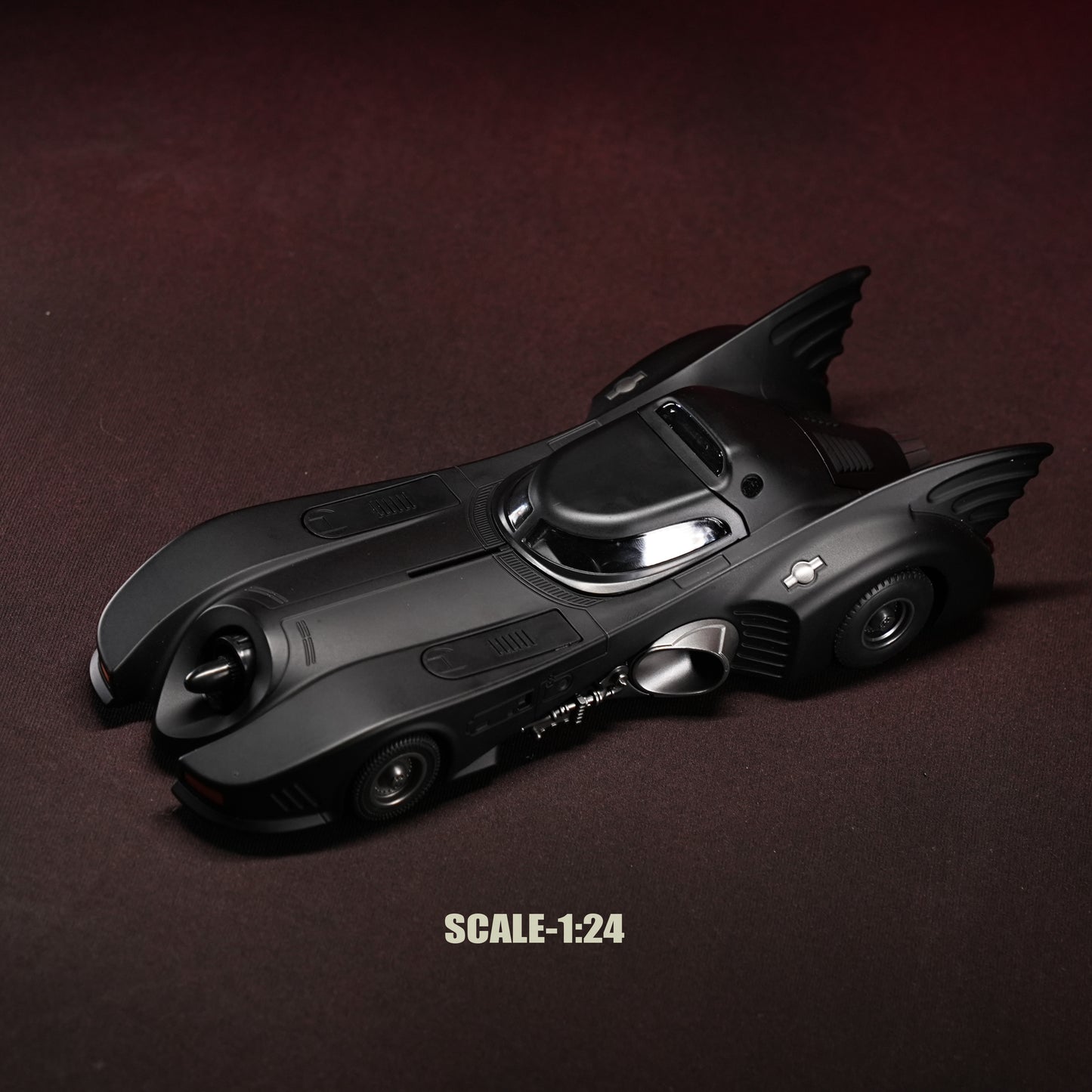 Batmobile Diecast Model Car – 1:24 Collector Edition