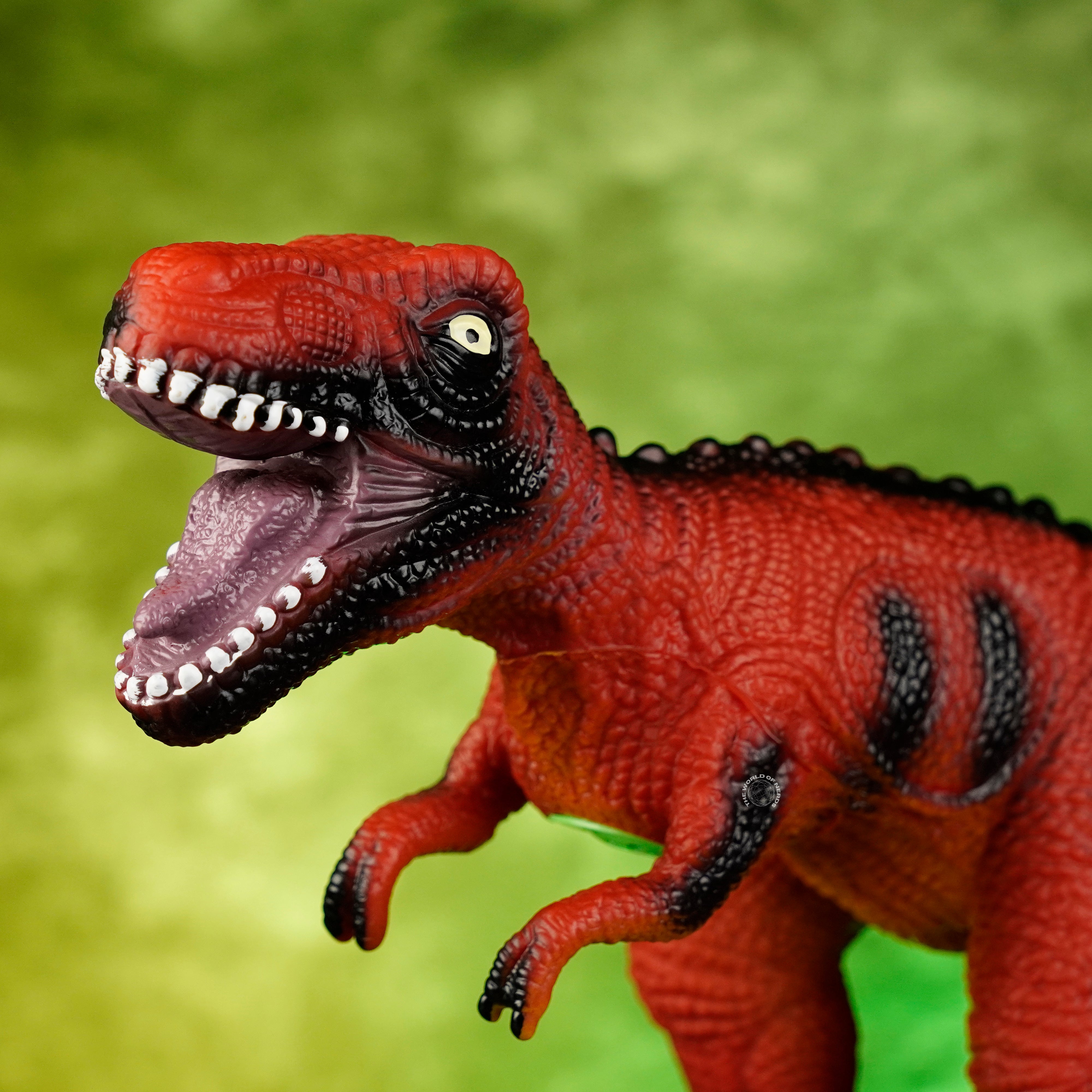T-REX RED – The World Of Nerds