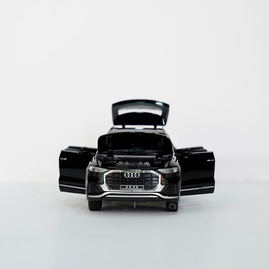 BLACK-AUDI Q8 SCALE - 1:24