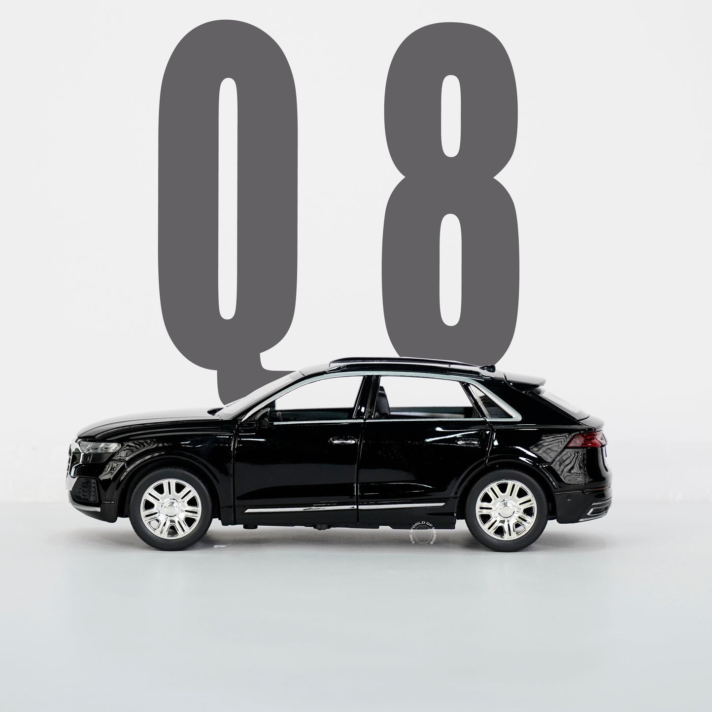 BLACK-AUDI Q8 SCALE - 1:24