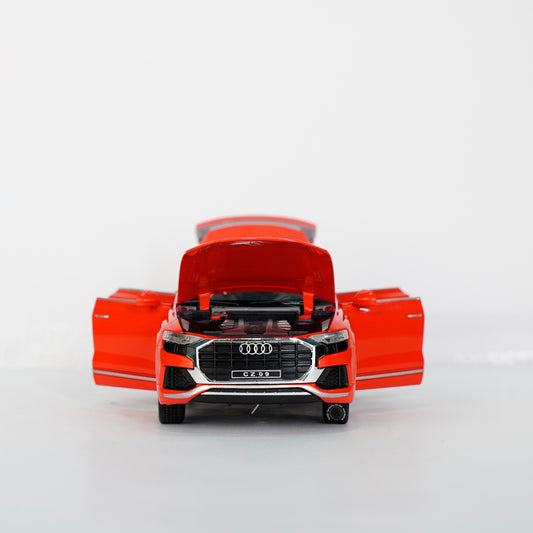 RED-AUDI Q8 SCALE - 1:24