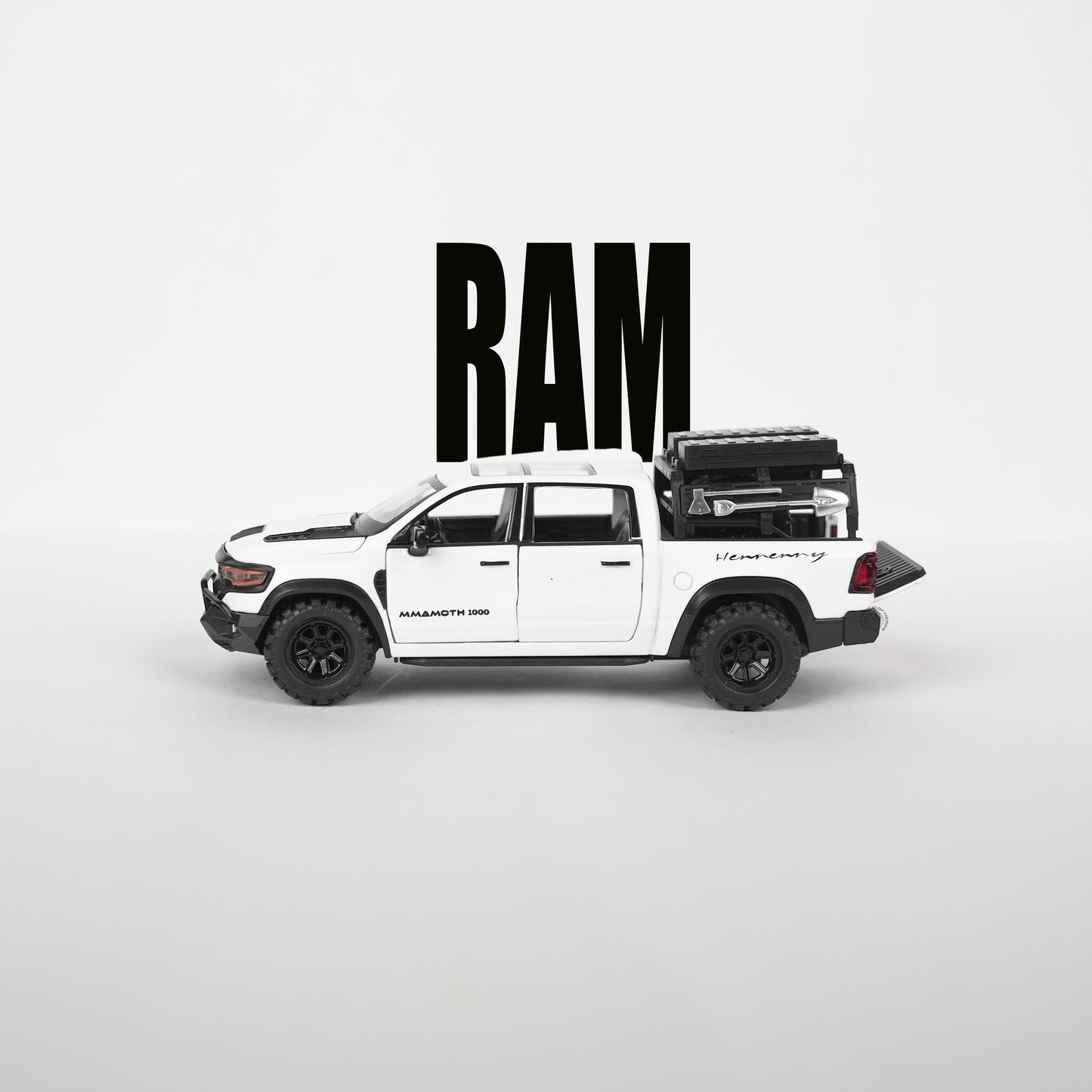 Ram Mammoth Pickup Truck Diecast Model – 1:32 Scale (White)