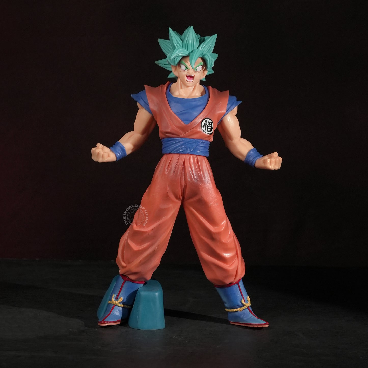 GOKU – SUPER SAIYAN BLUE (BATTLE FORM ACTION FIGURE) - The World Of Nerds