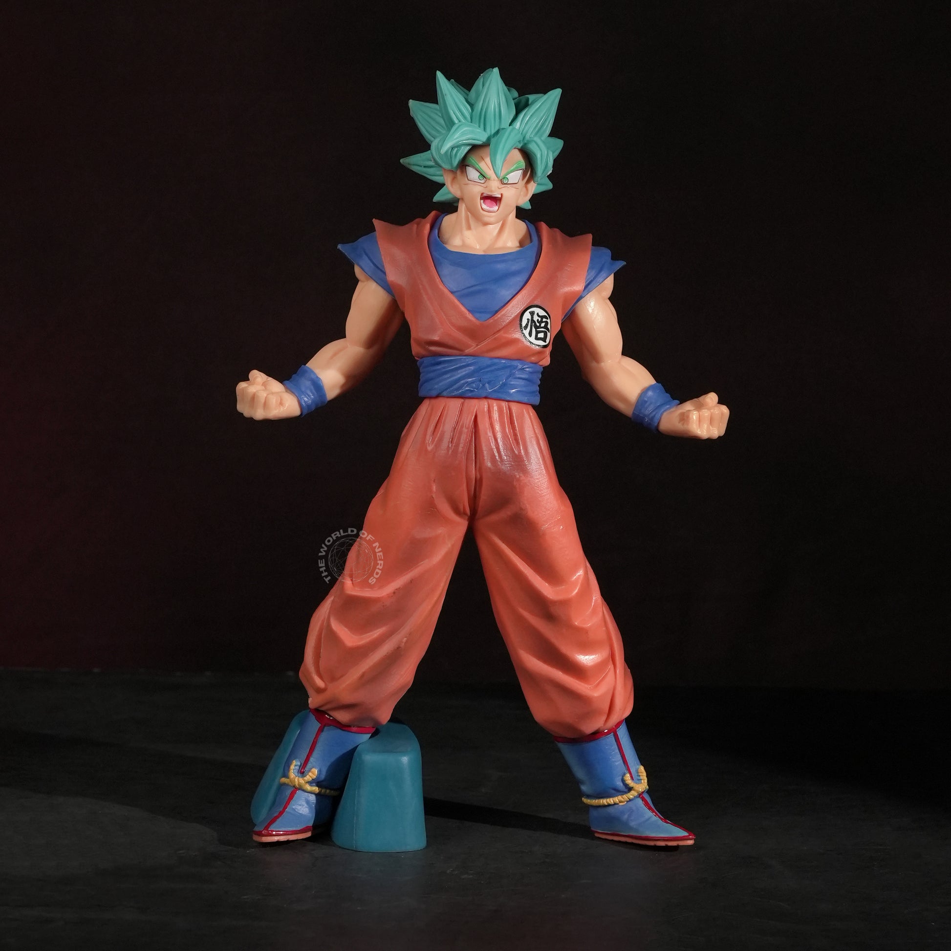GOKU – SUPER SAIYAN BLUE (BATTLE FORM ACTION FIGURE) - The World Of Nerds