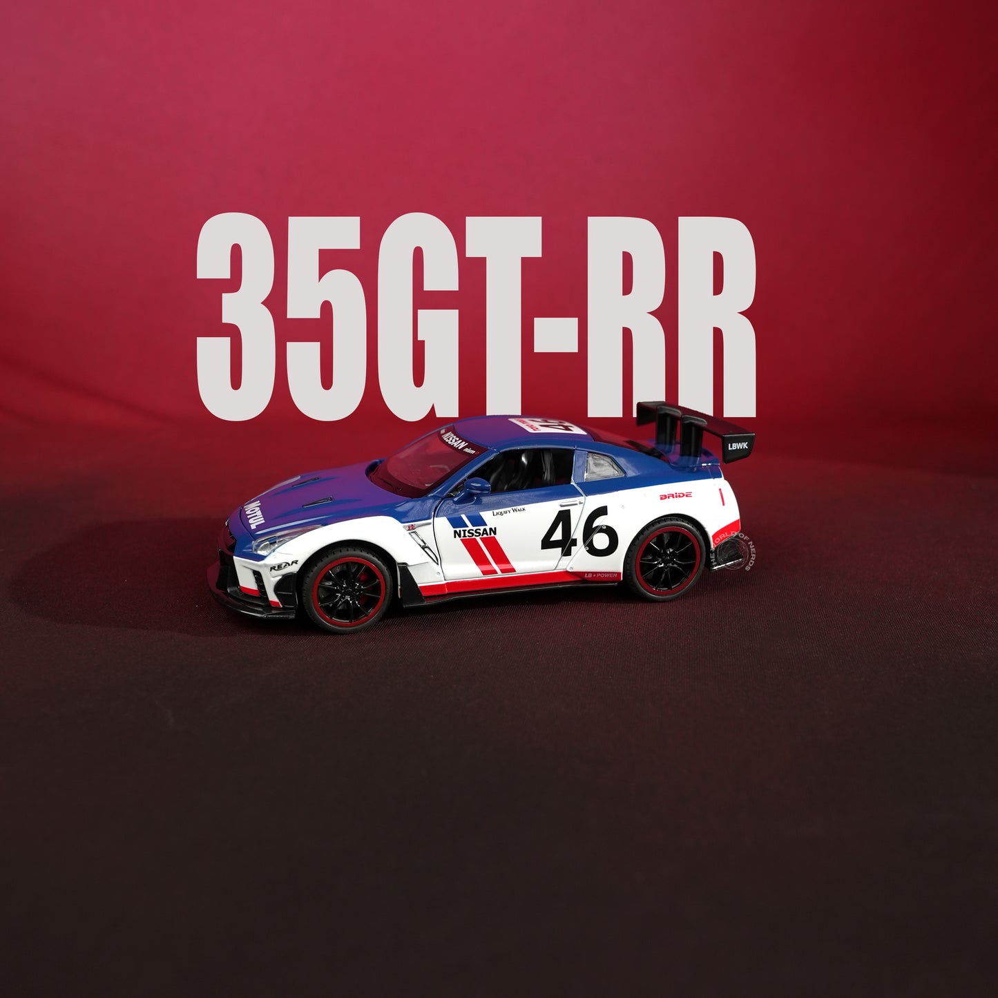 Nissan GT-R R35 White Model Car - 1:22 Scale Diecast