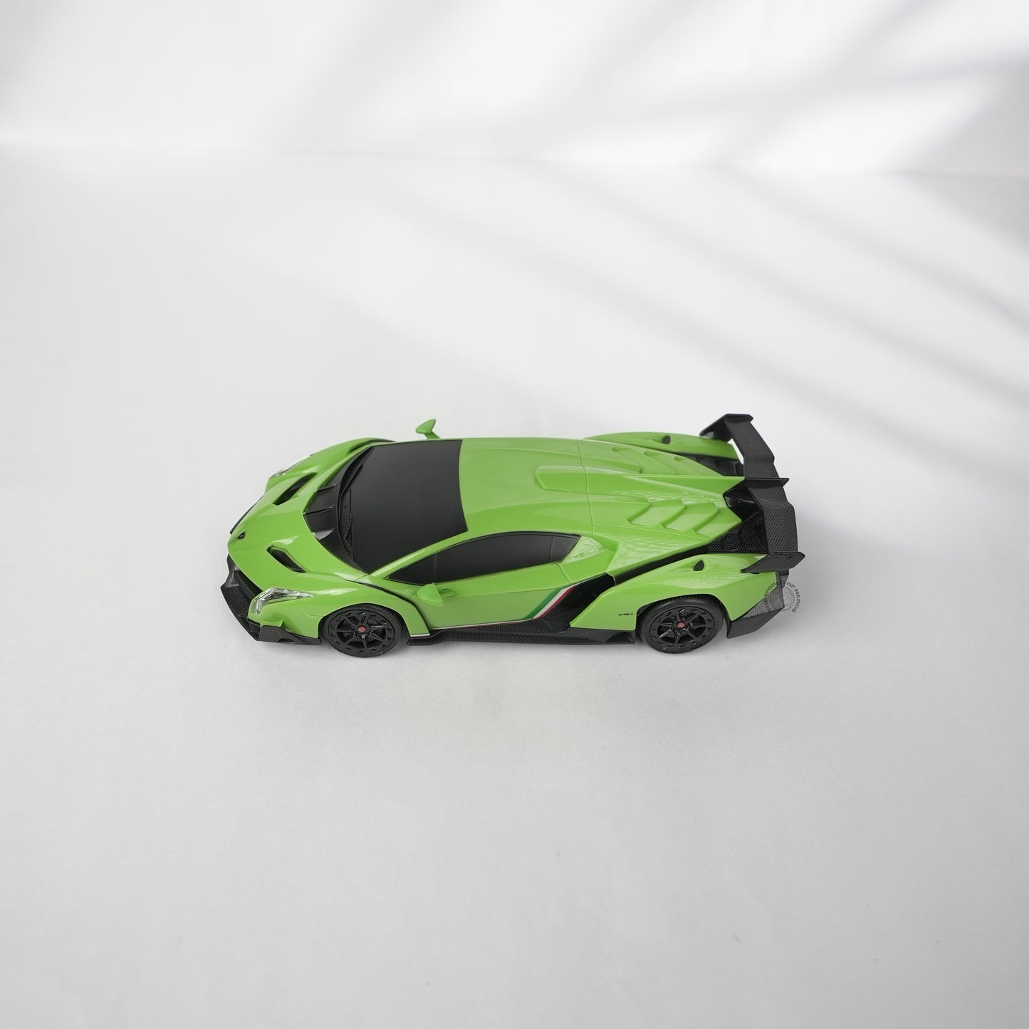 LAMBORGHINI VENENO-1:24-GREEN-R/C LICENSED - The World Of Nerds