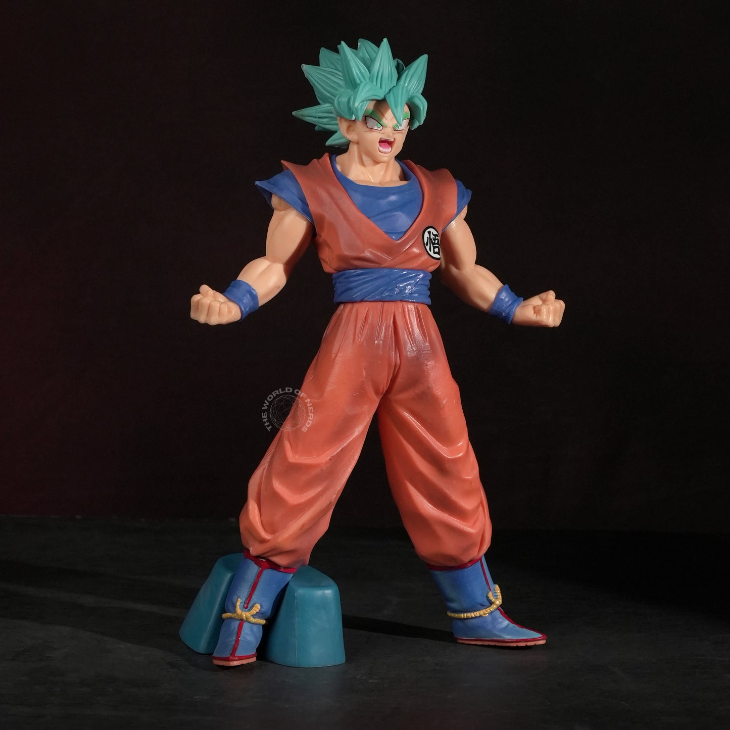 GOKU – SUPER SAIYAN BLUE (BATTLE FORM ACTION FIGURE) - The World Of Nerds
