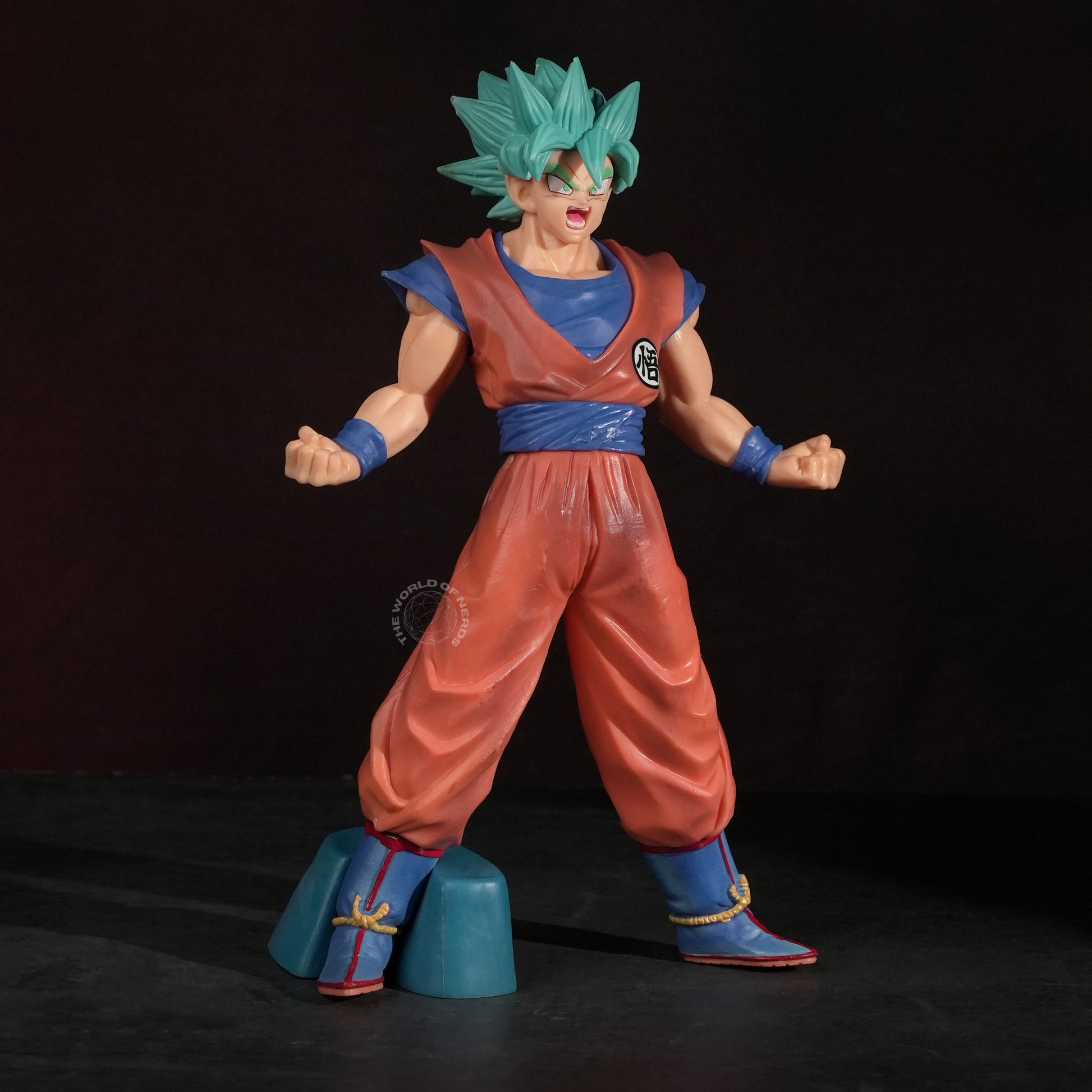 GOKU – SUPER SAIYAN BLUE (BATTLE FORM ACTION FIGURE) - The World Of Nerds
