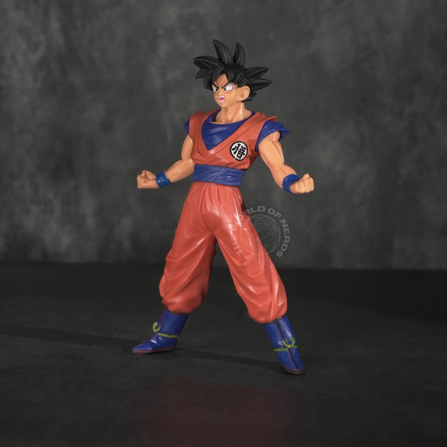 GOKU – CLASSIC BATTLE POSE COLLECTIBLE FIGURE - The World Of Nerds