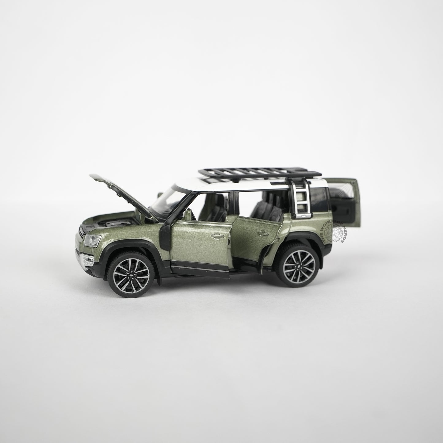 Land Rover Defender 110 Green Model Car - 1:32 Scale Diecast