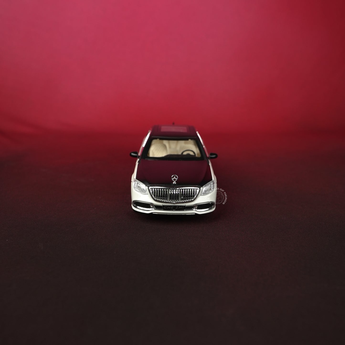 Mercedes-Benz Maybach S-Class White & Black Model Car - 1:24 Scale Diecast
