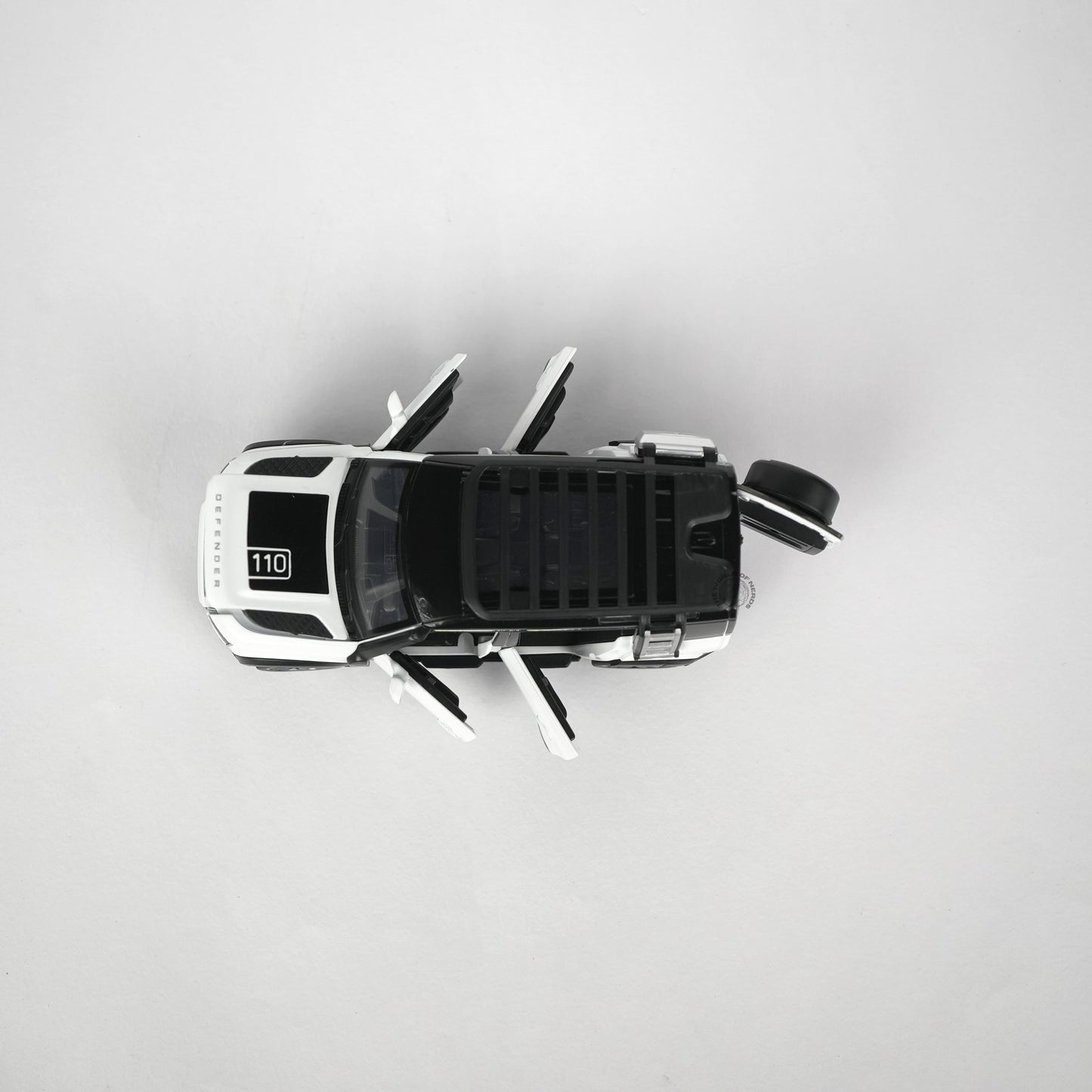 Land Rover Defender 110 White Model Car - 1:32 Scale Diecast