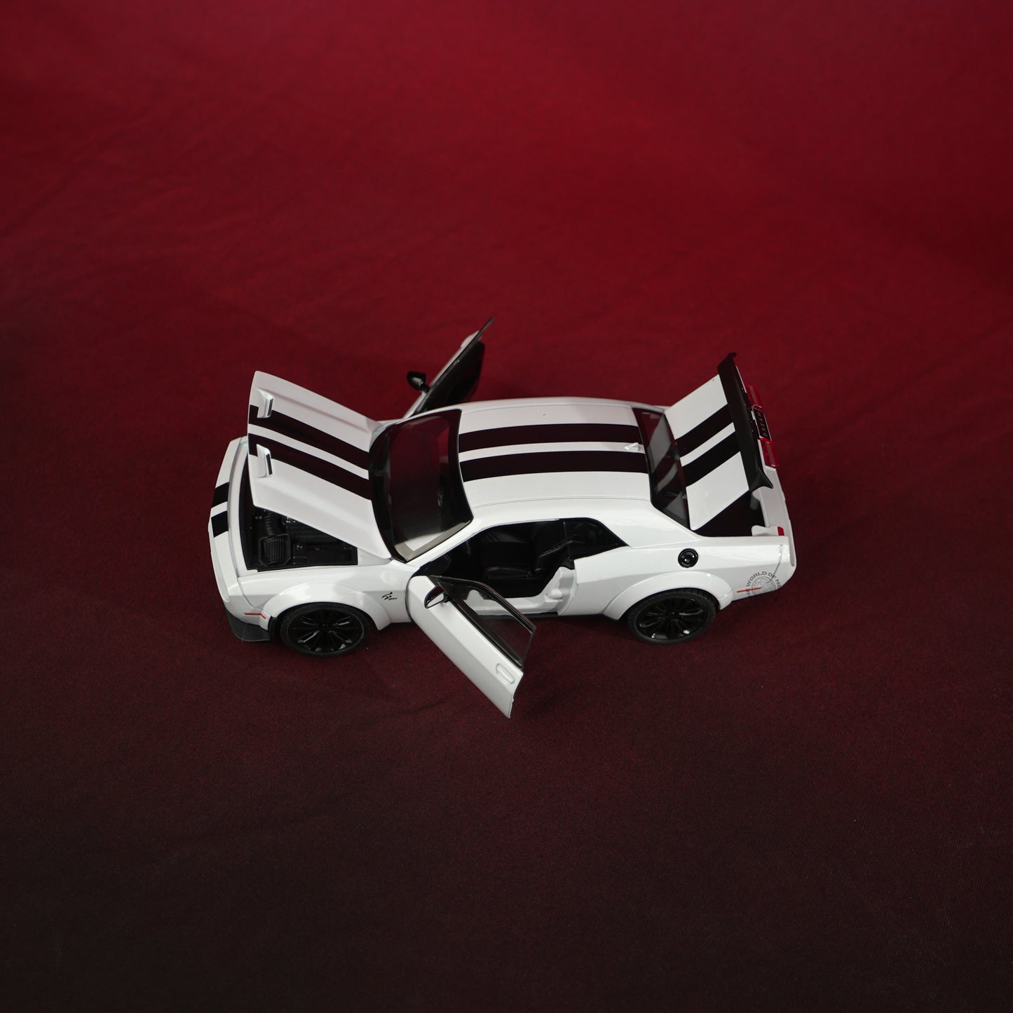 Dodge Challenger White Model Car - 1:22 Scale Diecast