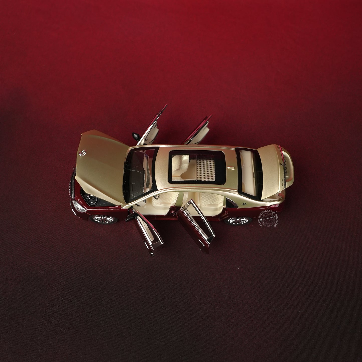 Mercedes-Benz Maybach S-Class Maroon & Cream Model Car - 1:24 Scale Diecast