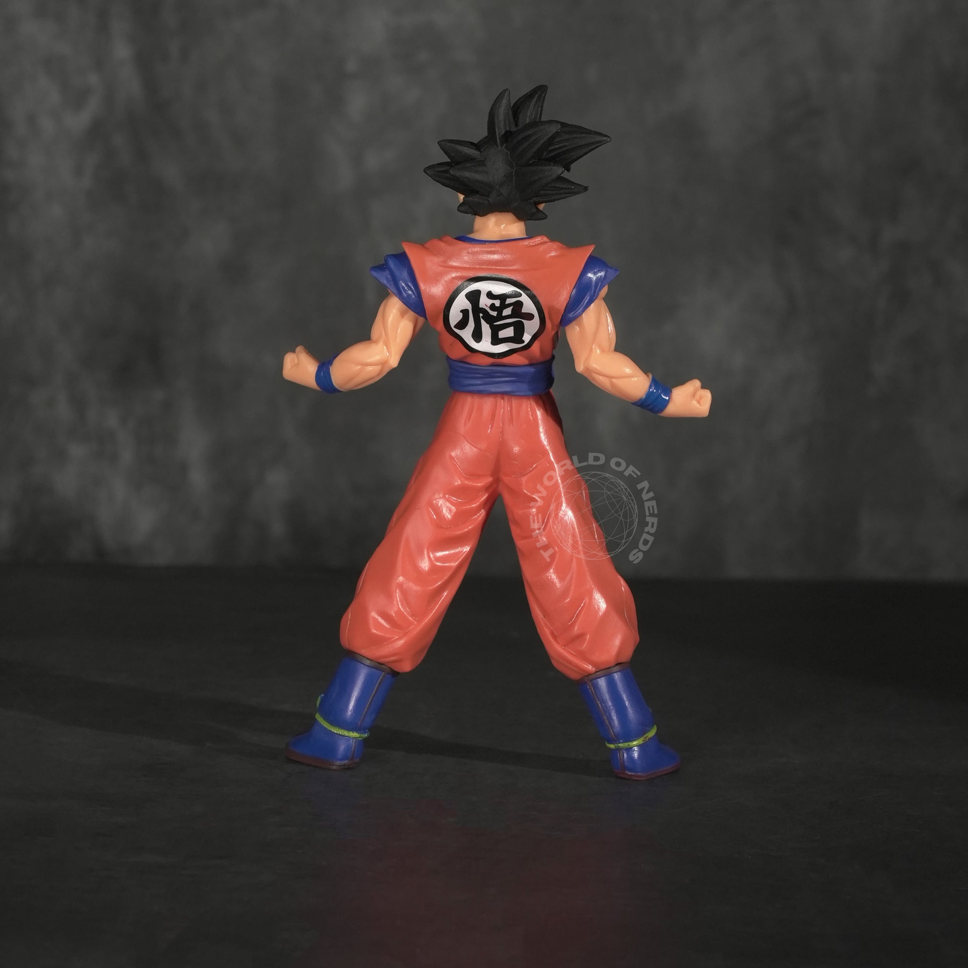 GOKU – CLASSIC BATTLE POSE COLLECTIBLE FIGURE - The World Of Nerds