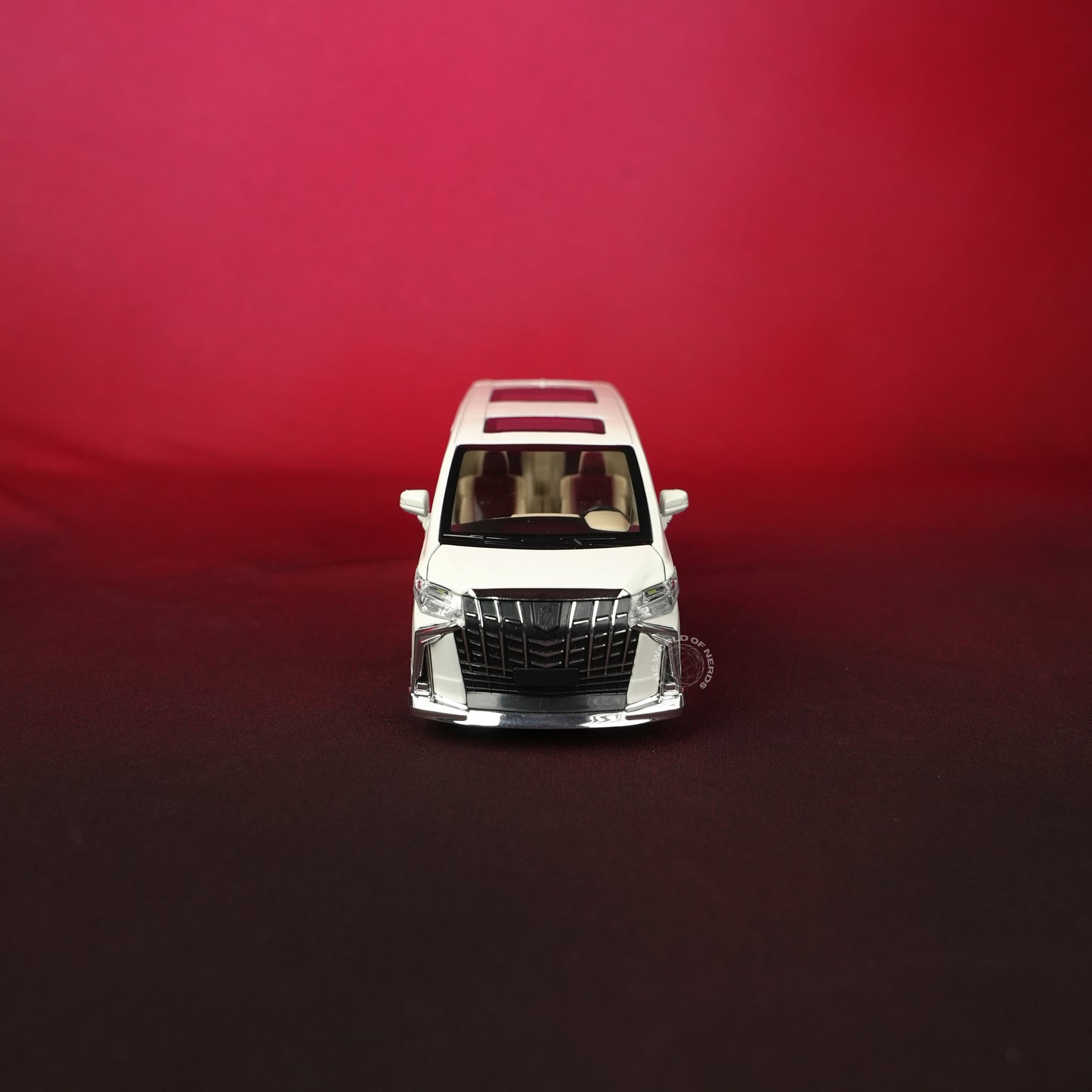 Toyota Alphard Diecast Model Car – 1:24 Scale (White)
