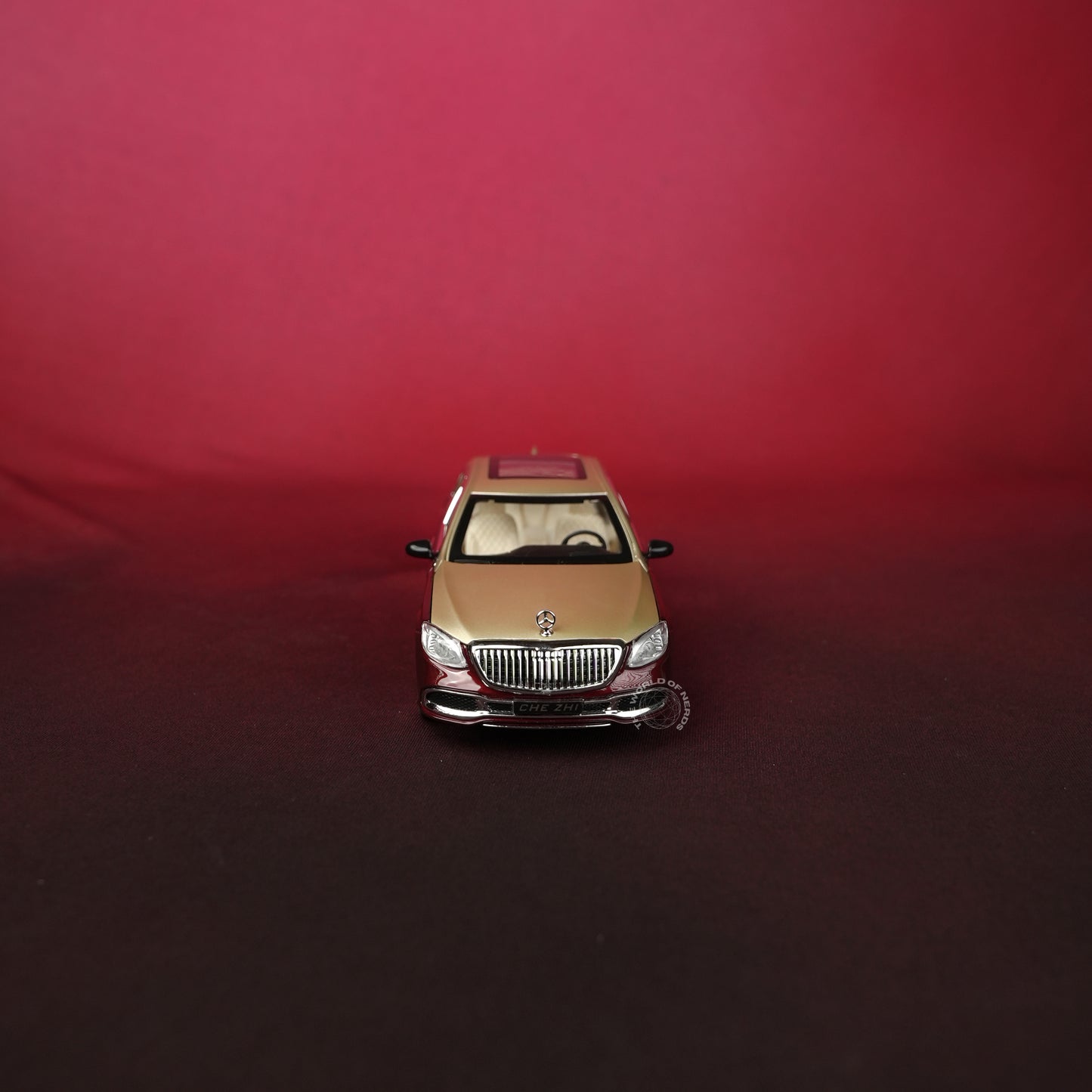 Mercedes-Benz Maybach S-Class Maroon & Cream Model Car - 1:24 Scale Diecast