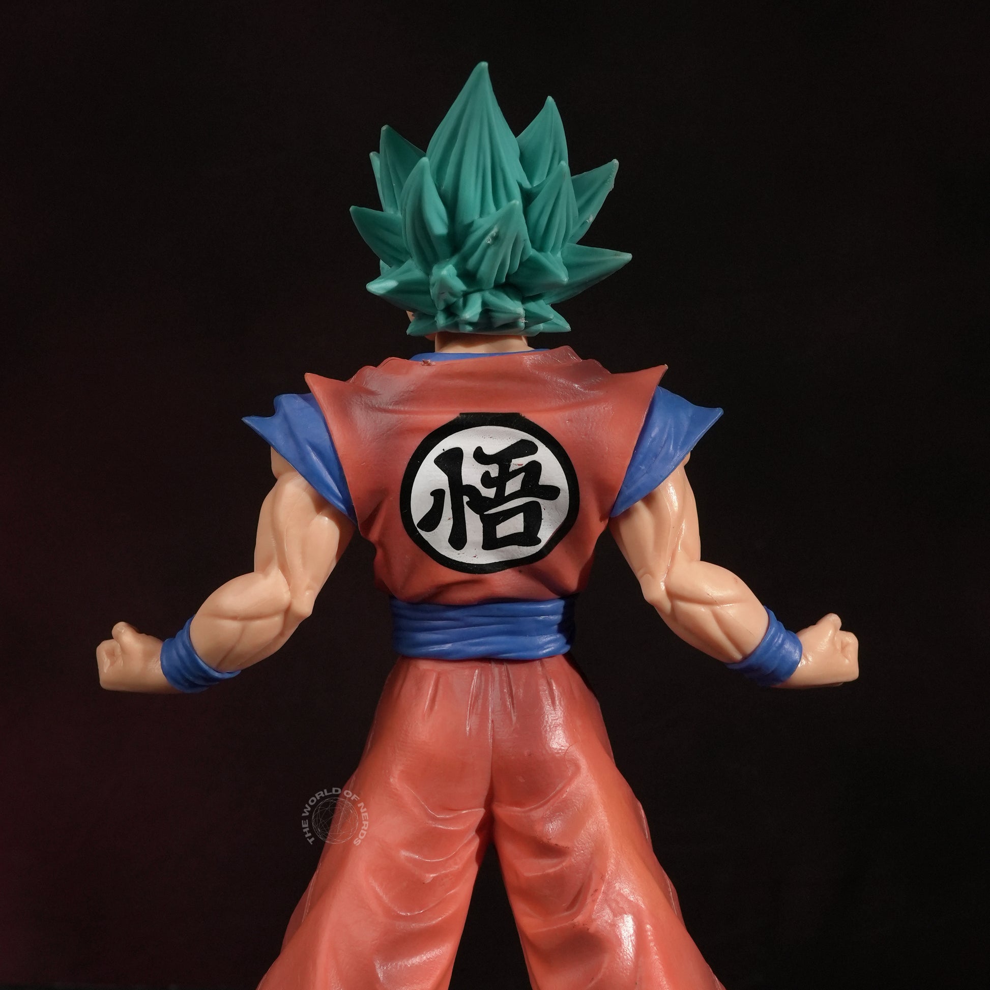 GOKU – SUPER SAIYAN BLUE (BATTLE FORM ACTION FIGURE) - The World Of Nerds