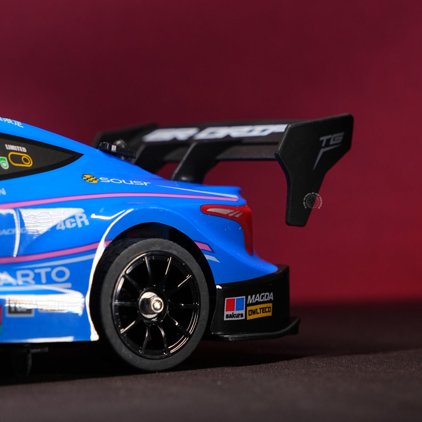 High-Speed 4WD RC Racing Car – 30km/h Drift Machine with Lights & Controller