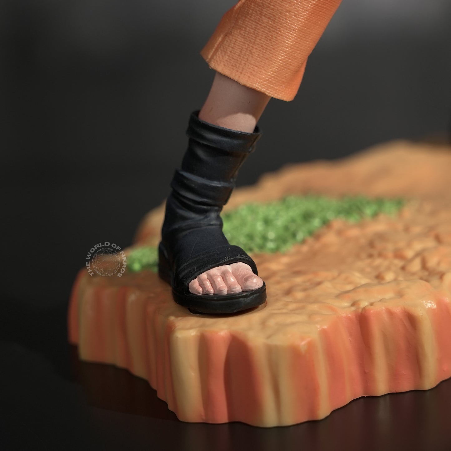 Naruto Uzumaki Action Figure with Grass Base 26cm – Naruto Shippuden Premium Anime Collectible - The World Of Nerds