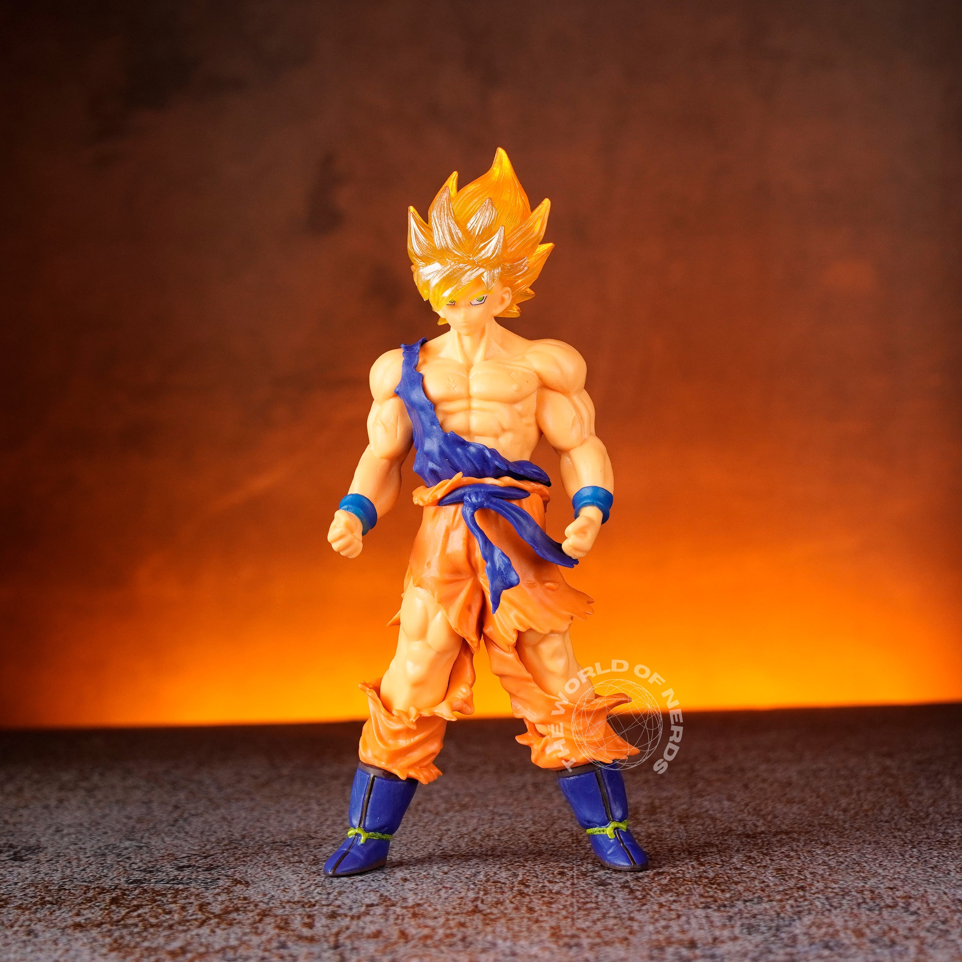 DRAGON BALL GOKU SUPER SAIYAN SELF STANDING ACTION FIGURE