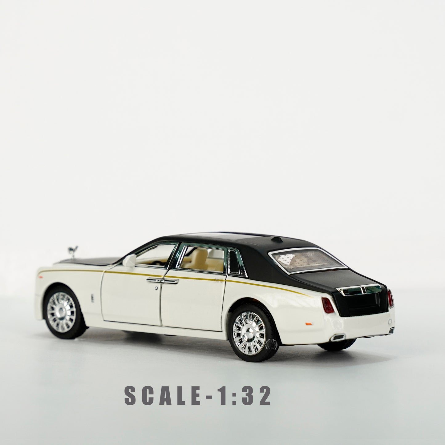 WHITE & BLACK-ROLLS ROYCE PHANTOM SCALE - 1:32