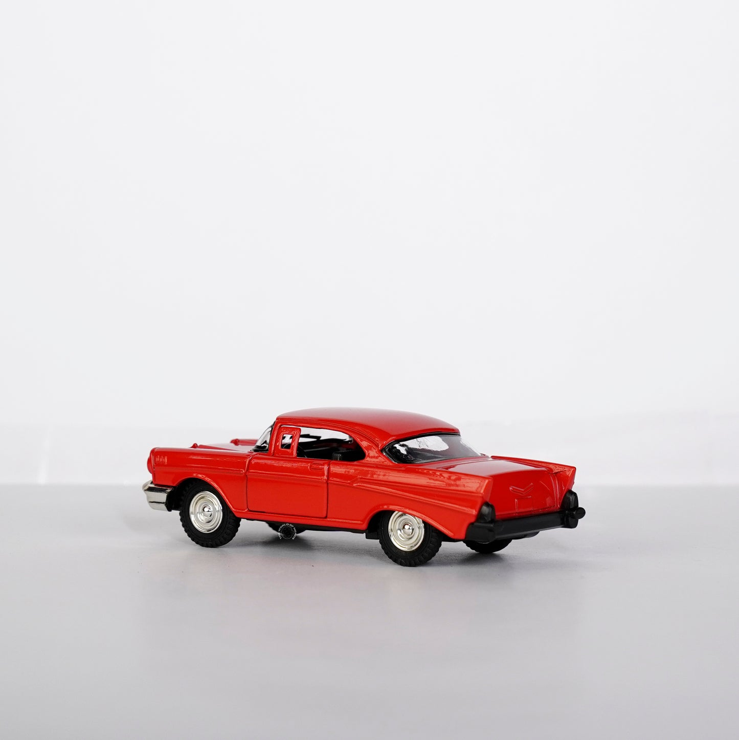 RED-CHEVROLET BEL AIR CAR SCALE - 1:32