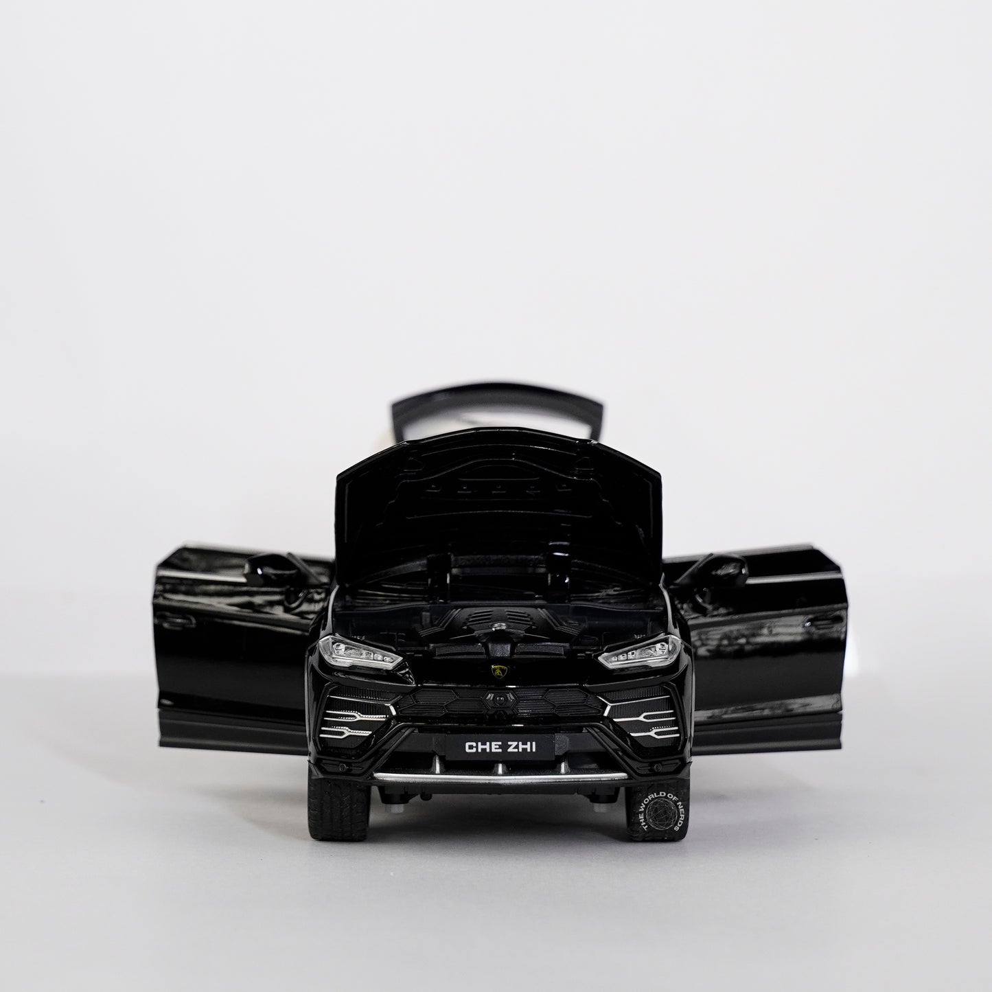 BLACK-LAMBORGHINI URUS SCALE - 1:24