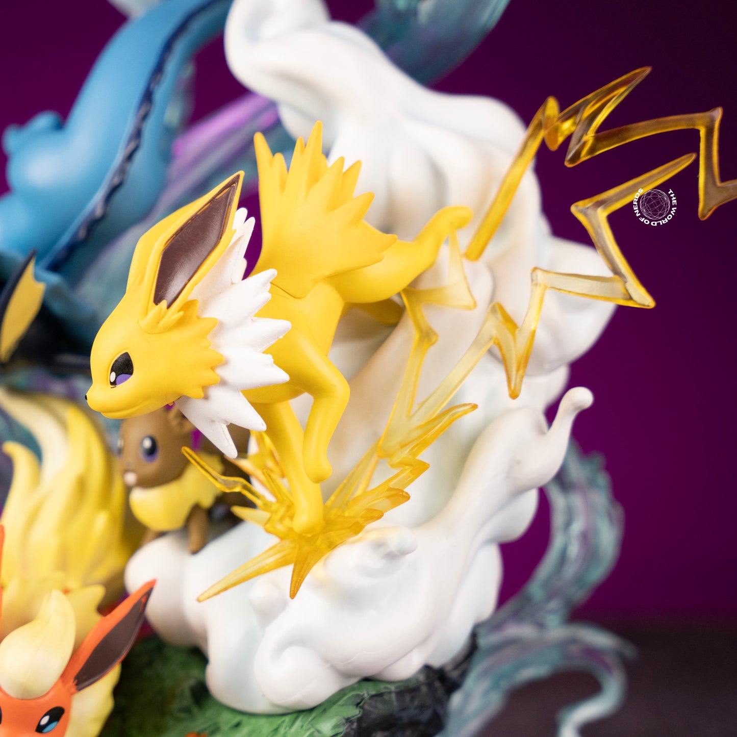 EEVEE EVOLUTION WITH LIGHT - The World Of Nerds